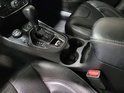 Used 2020 Jeep Cherokee Limited AWD/4WD image 26