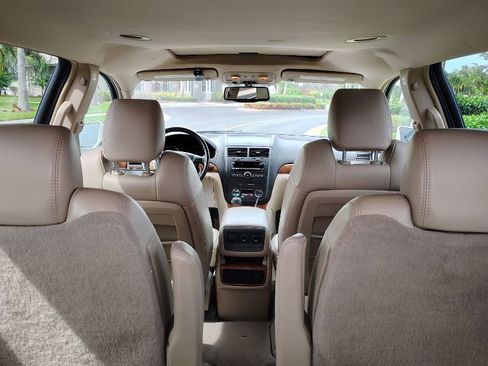 Used 2009 Saturn Outlook XR w/ Convenience Package image 6