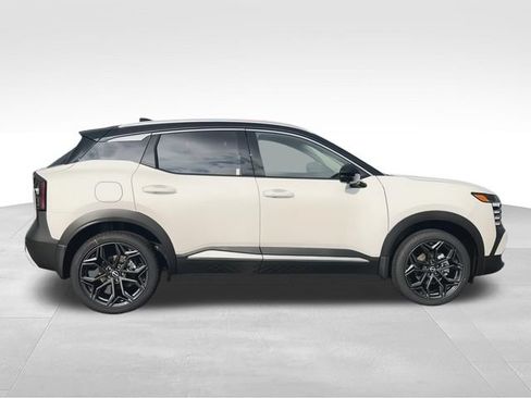 New 2026 Nissan Kicks SR w/ SR Premium Package AWD/4WD image 9