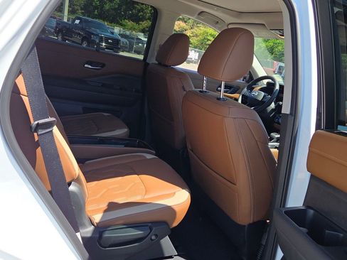 New 2026 Nissan Pathfinder Platinum FWD image 12