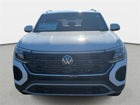 New 2026 Volkswagen Atlas Cross Sport SE image 2