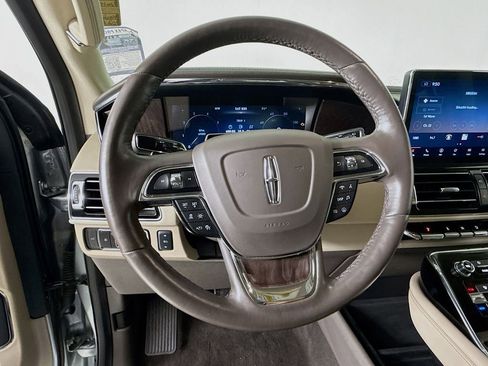 Used 2024 Lincoln Navigator Premiere AWD/4WD image 11