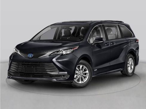 Used 2024 Toyota Sienna LE AWD/4WD image 1