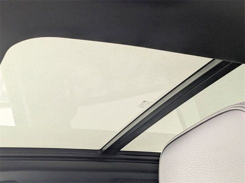 Used 2021 GMC Yukon XL Denali image 13