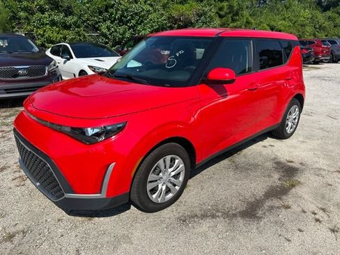 Certified 2024 Kia Soul LX FWD image 3