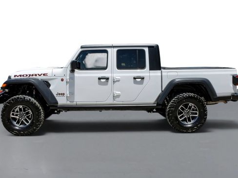 Used 2024 Jeep Gladiator Mojave w/ Convenience Group AWD/4WD image 9
