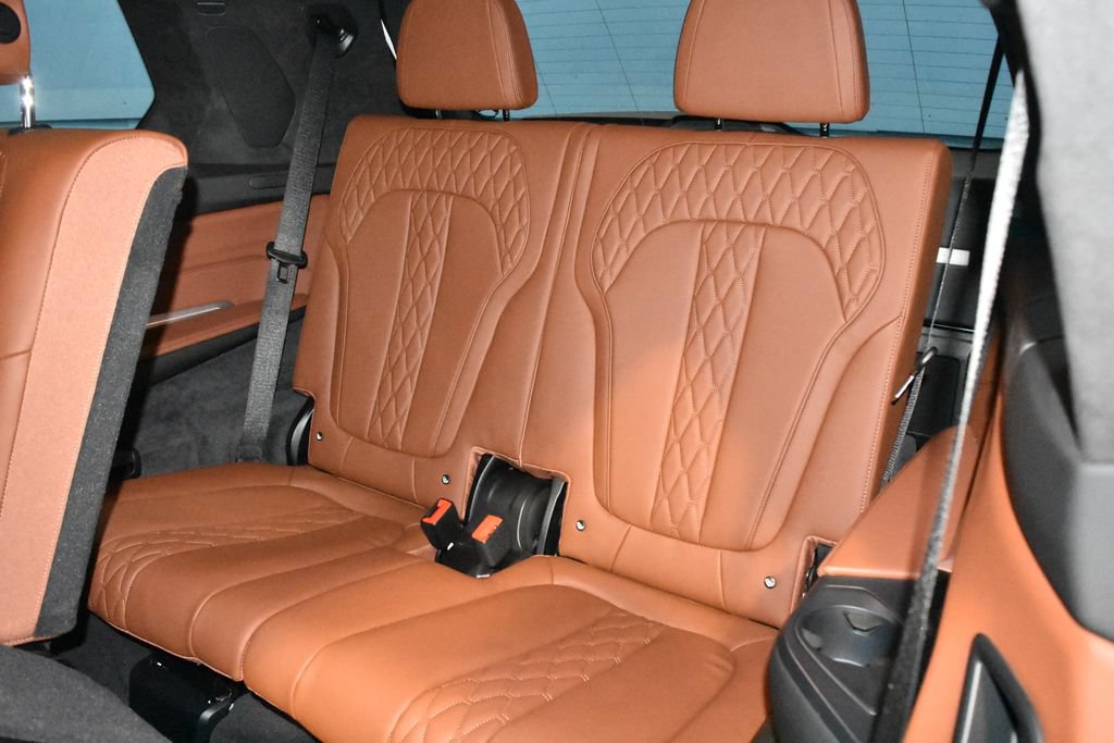 Used 2025 BMW X7 M60i AWD/4WD image 23