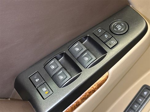 Used 2018 Chevrolet Suburban Premier image 23