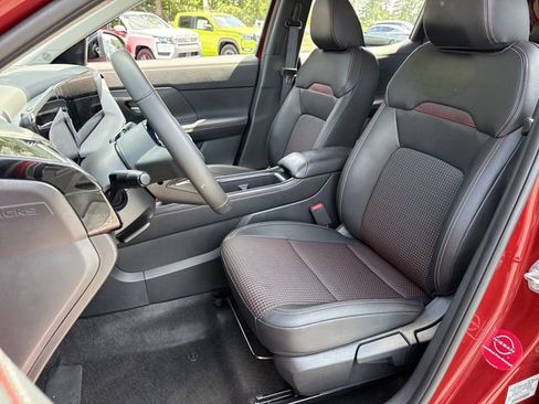 Certified 2025 Nissan Kicks SR FWD image 15