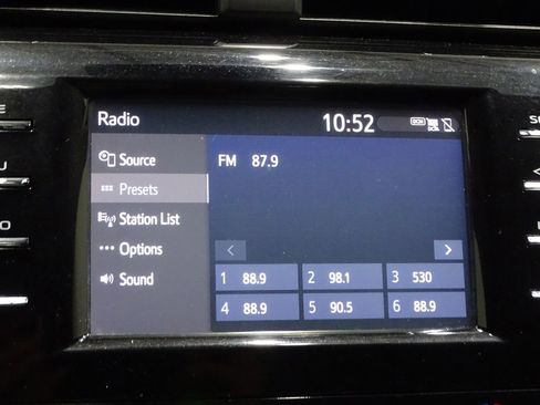 Used 2019 Toyota Camry LE image 31