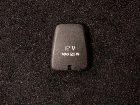 Certified 2022 Volvo XC90 T6 Momentum w/ Protection Package image 12