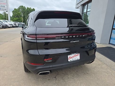 Used 2024 Porsche Cayenne w/ Premium Package AWD/4WD image 9