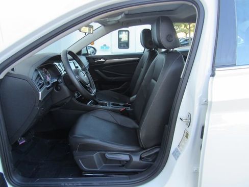 Used 2020 Volkswagen Jetta SE w/ SE Cold Weather Package image 13