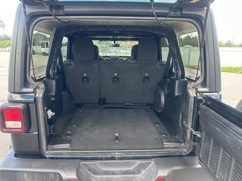 Used 2023 Jeep Wrangler Sahara image 8