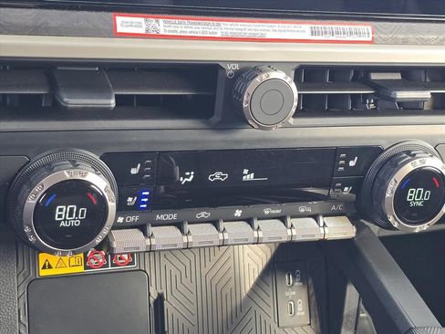 Used 2025 Toyota Tacoma Limited image 19