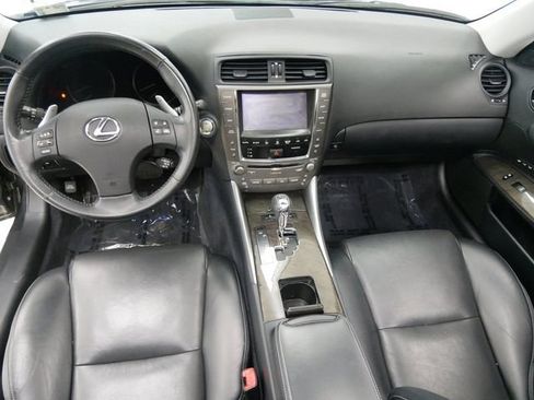 Used 2010 Lexus IS 250C w/ Luxury Pkg RWD image 12