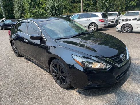 Used 2017 Nissan Altima 2.5 SR w/ Midnight Edition Package FWD image 16