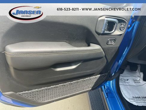 Used 2022 Jeep Wrangler Unlimited Sahara AWD/4WD image 21