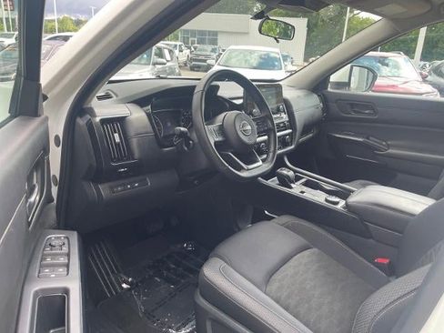 Used 2025 Nissan Pathfinder SV AWD/4WD image 6