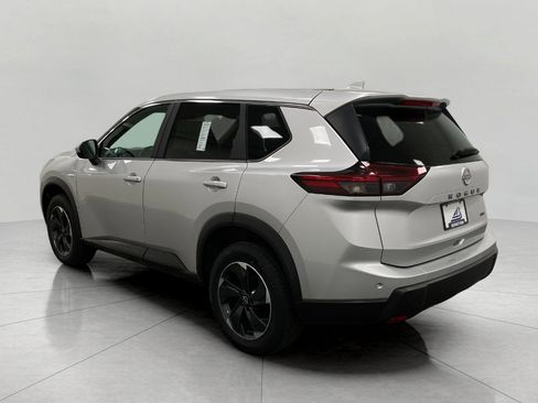 Used 2025 Nissan Rogue SV image 8