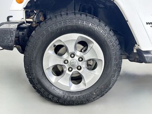 Used 2017 Jeep Wrangler Unlimited Sahara AWD/4WD image 30
