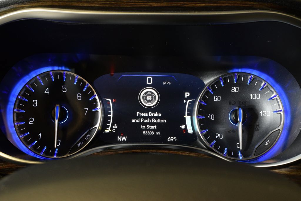 Used 2023 Chrysler Pacifica Limited AWD/4WD image 23