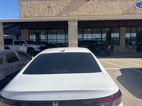 Used 2023 Honda Accord Touring image 4