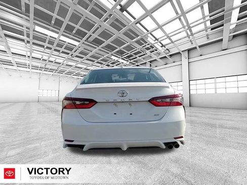 Used 2024 Toyota Camry SE image 3