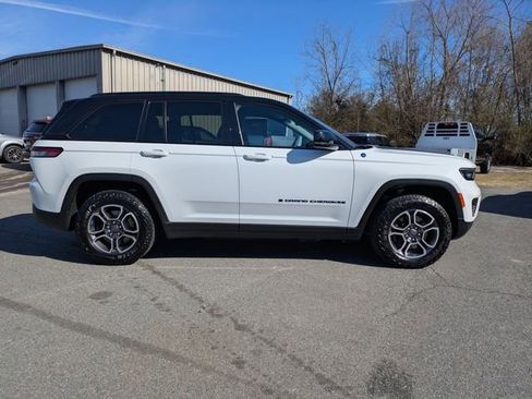 Used 2022 Jeep Grand Cherokee Trailhawk AWD/4WD image 3