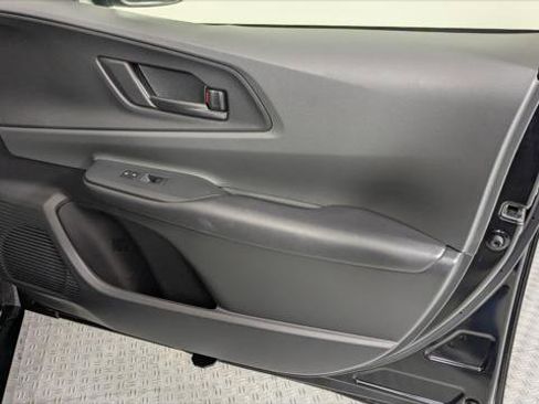Used 2024 Toyota Prius LE image 18