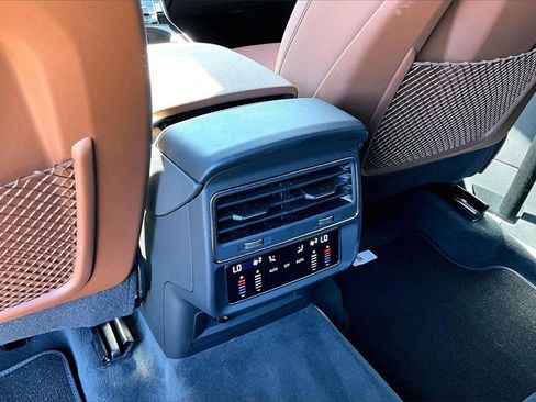 Used 2025 Audi Q8 Premium Plus w/ Premium Plus Package image 18
