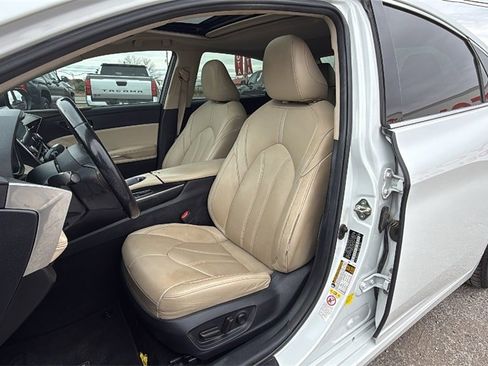 Used 2019 Toyota Avalon XLE image 13