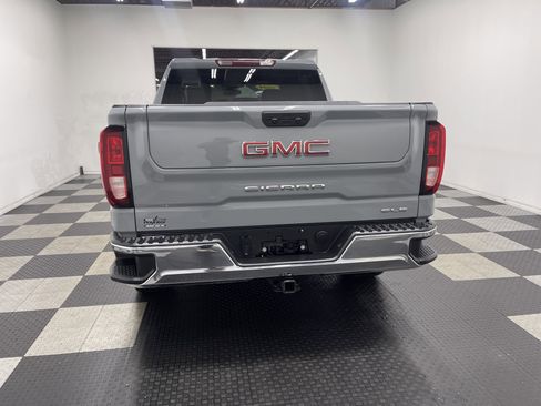 Used 2024 GMC Sierra 1500 SLE image 3