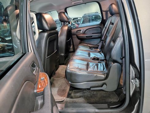Used 2014 Chevrolet Suburban LT AWD/4WD image 22