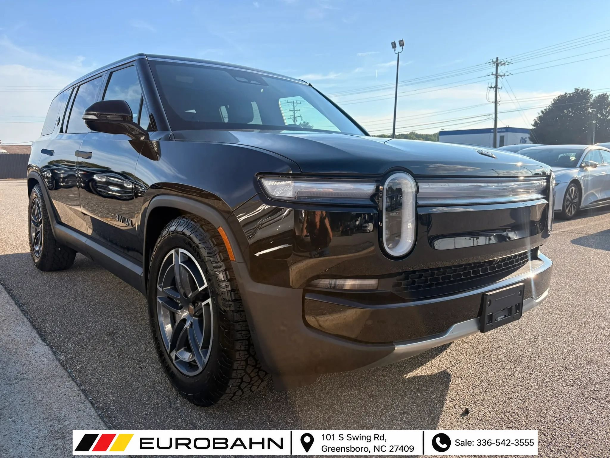 Used 2025 Rivian R1S Adventure Dual AWD/4WD image 21