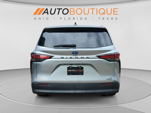 Used 2021 Toyota Sienna LE FWD image 4
