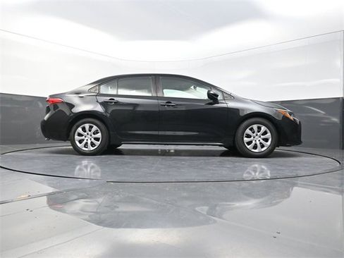 Used 2020 Toyota Corolla LE image 34