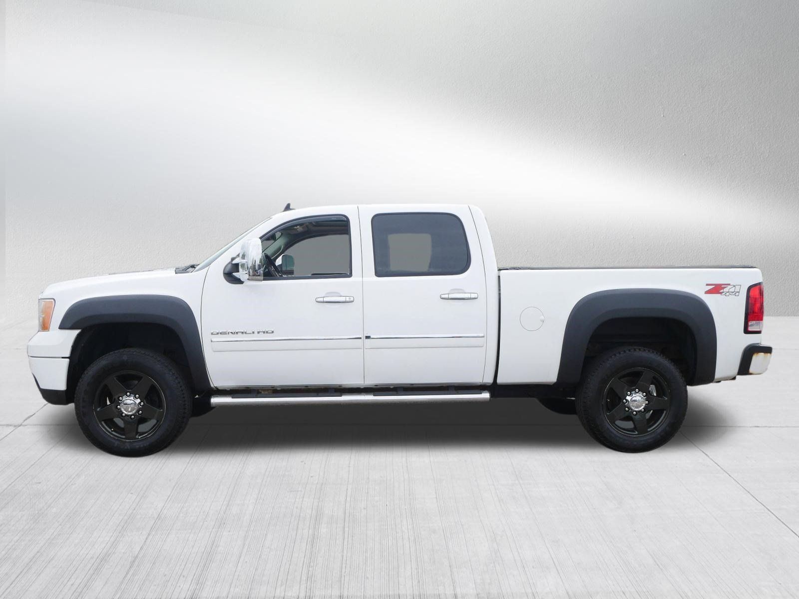 Used 2014 GMC Sierra 2500 Denali w/ Suspension Package, Off-Road AWD/4WD image 4