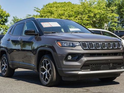 Used 2024 Jeep Compass Limited AWD/4WD image 2