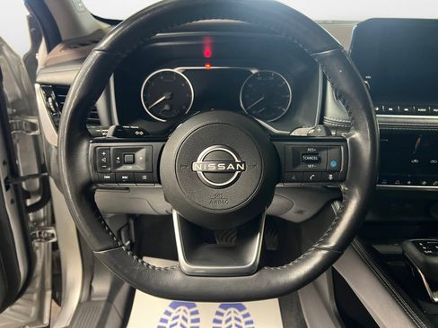 Used 2023 Nissan Rogue SL w/ SL Premium Package image 10