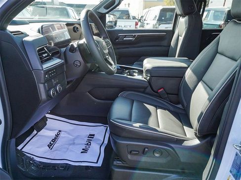 New 2026 Chevrolet Suburban Premier image 19