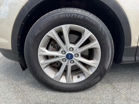 Used 2018 Ford Escape SE AWD/4WD image 9