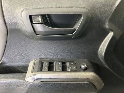 Used 2016 Toyota Tacoma SR5 w/ SR5 Appearance Package (SN) image 15