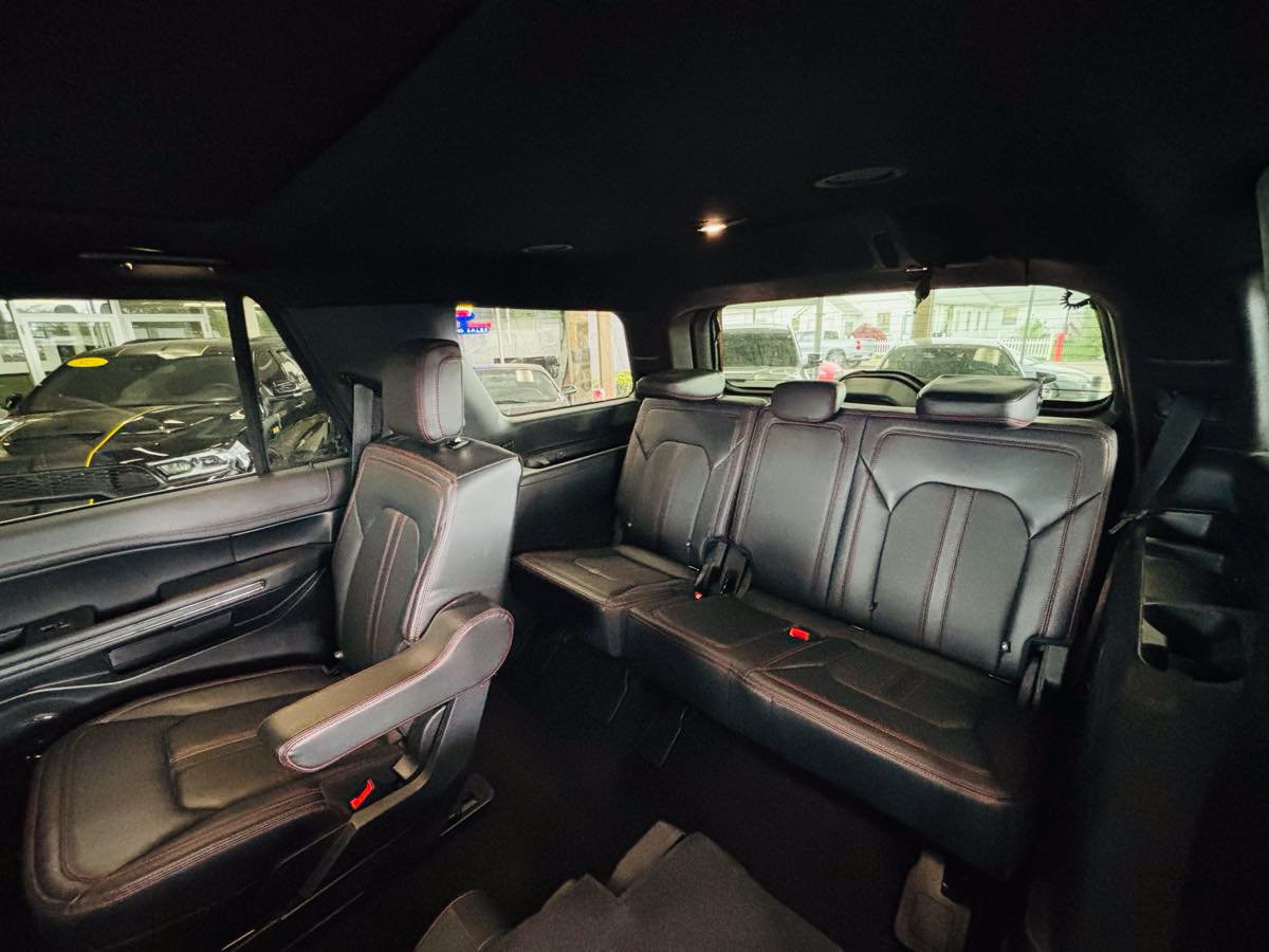 Used 2024 Ford Expedition Limited AWD/4WD image 34