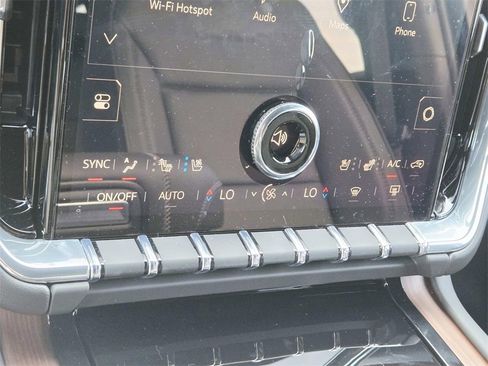 New 2025 GMC Yukon Denali w/ Denali Reserve Package image 29