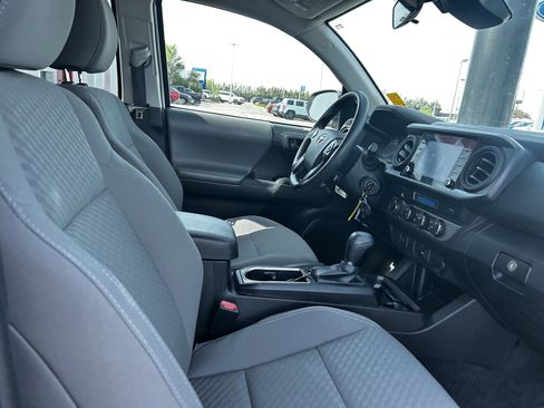 Certified 2022 Toyota Tacoma SR AWD/4WD image 12