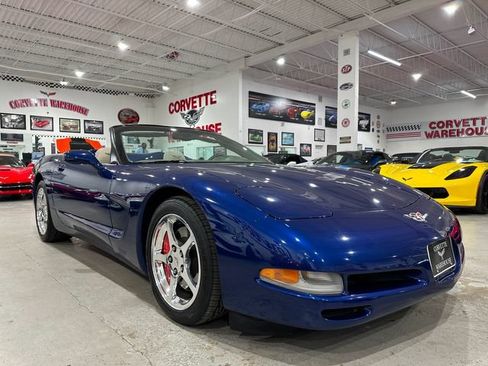 Used 2004 Chevrolet Corvette Convertible w/ Preferred Equipment Group RWD image 5