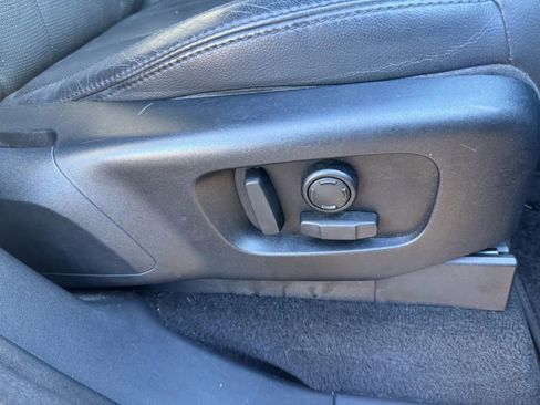 Used 2017 Land Rover Discovery HSE image 28