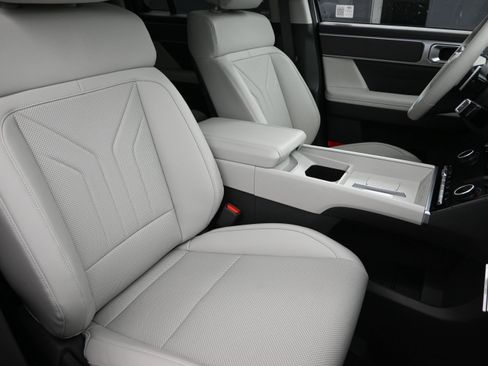 Certified 2025 Hyundai Santa Fe SEL AWD/4WD image 30