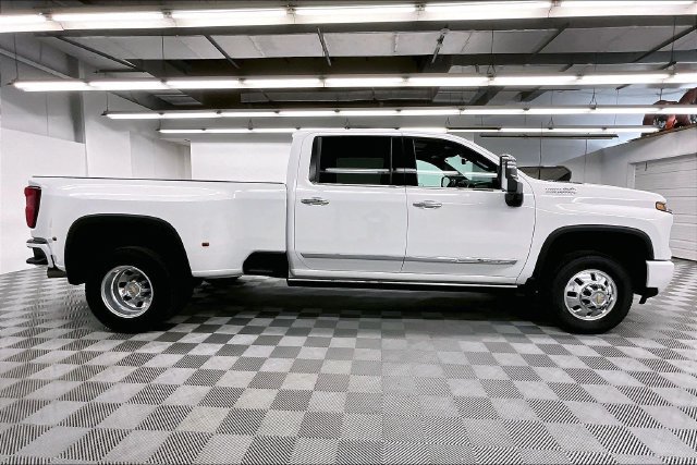 Used 2024 Chevrolet Silverado 3500 High Country w/ High Country Premium Package AWD/4WD image 16